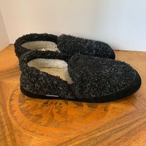 Acorn Warm Fuzzy Slippers Gray Black Youth Big Boys or Girls Size 3 - 4